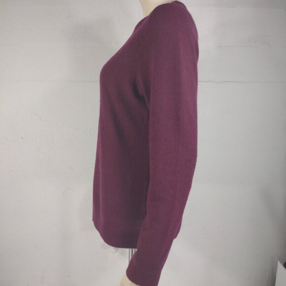 L.L. Bean burgundy red 100% Cashmere crew neck pullover sweater ladies Medium - Picture 6 of 8